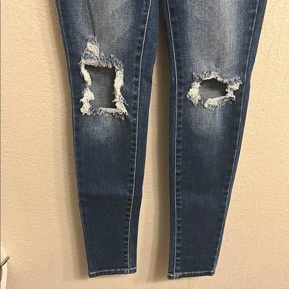 KanCan Women Distressed Dark Wash Straight Leg Jeans Size 3/25 - Picture 2 of 5